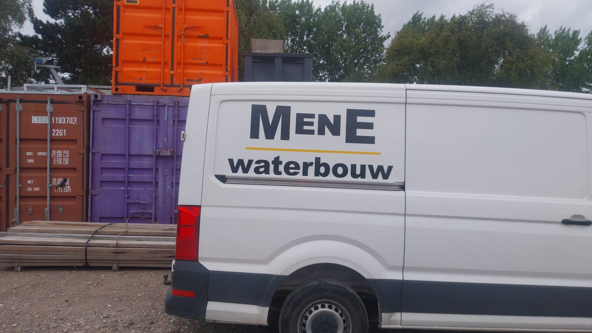 MENE Waterbouw servicewagen op de projectlocatie